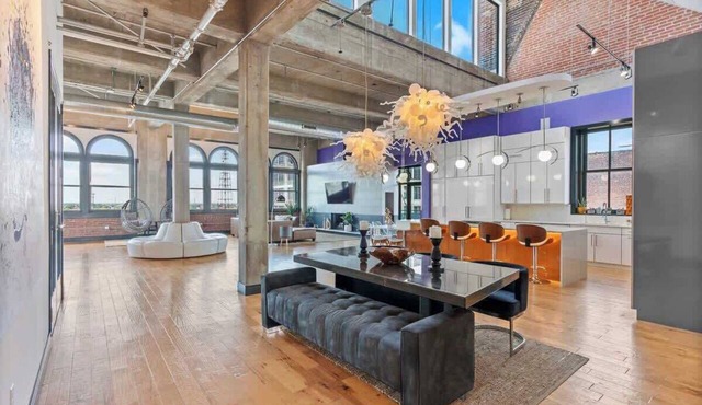 Stylish Downtown Penthouse Views ABODEbucks