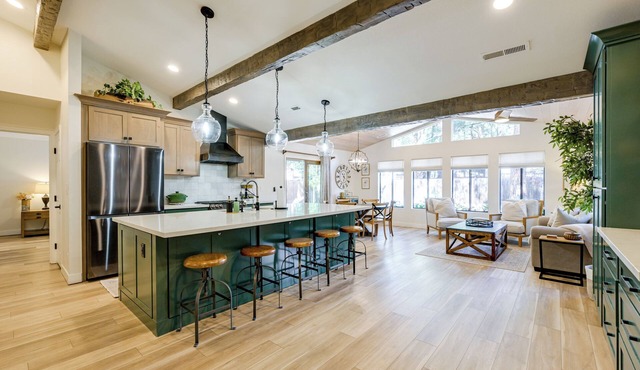 Stylish Flagstaff Hideaway w/Hot Tub & Fire Pit!