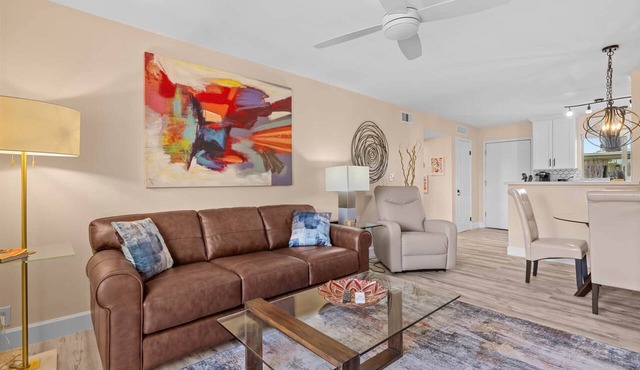Stylish Old Town Scottsdale Condo| Pool| Wifi