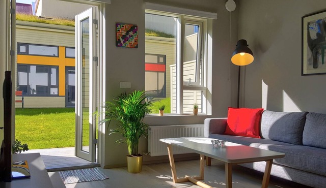 Stylish One-Bedroom Apartment with Terrace: The Perfect Location!