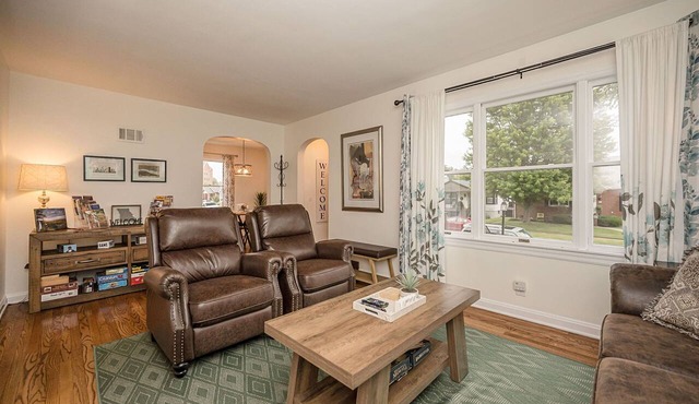 Sweet Escape Near Historic Main St, 4BR, 2 Baths