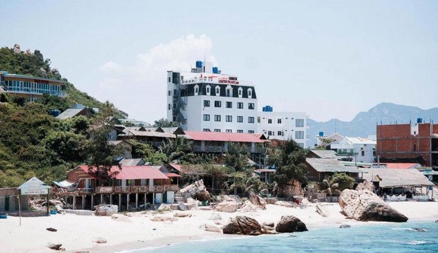 Tôm Hùm Palace