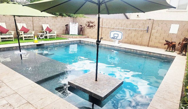 The 1940's AVIATOR's Master Suite Studio ~BUDGET friendly! Stellar Location!