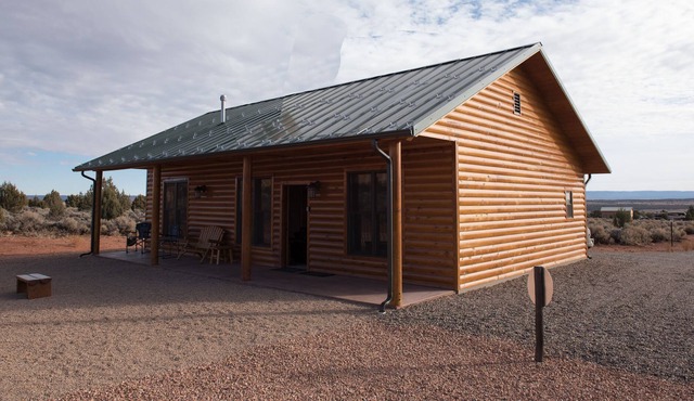 The Cabin at Purradise near Best Friends, Zion, Bryce, Lake Powell, Grand Canyon
