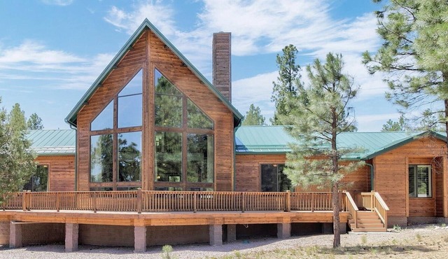 The EXECUTIVE LEVEL retreat for families and outdoor lovers in Happy Jack, AZ!
