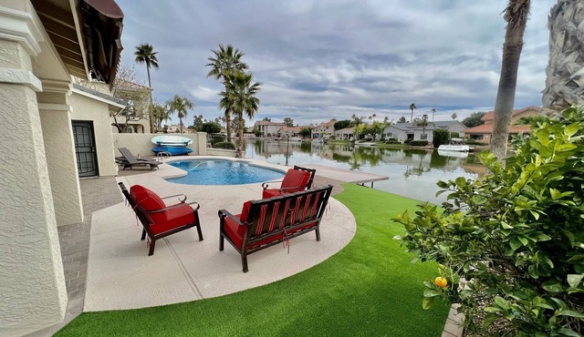 "The Gondola Getaway" - Fully remodeled luxury waterfront home