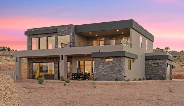 The Lookout- Luxe, Hot Tub, Firepit, 50-Mile Views