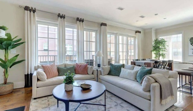 The Luxury Loft on Bay Street, Modern | Central