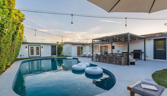 The Maeve Old Town Scottsdale Heated Pool Swim Up Bar House + Casita