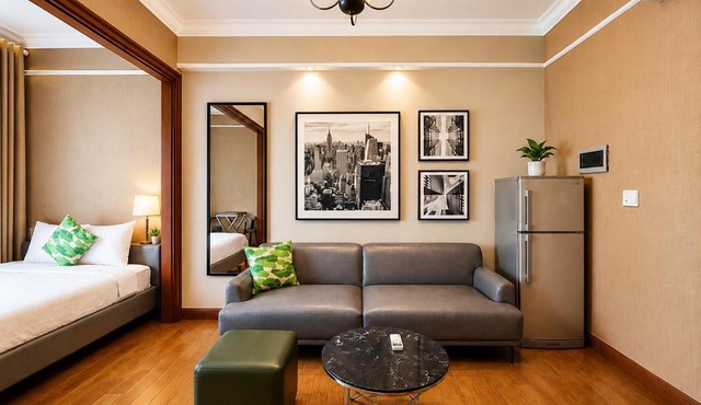 The Manor - Quiet, Comfortable & Central Studio with Pool Access
