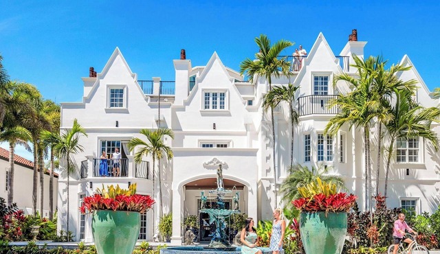 The Modern Castle | Canal View & Access | Rooftop | Living Greenhouse | VlLLAS