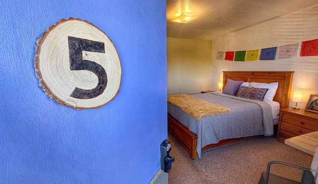 The Mokee Motel (Room 5)