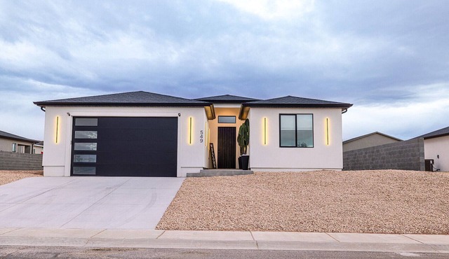 The Mustang Collection 49 Newly Built Desert Retreat
