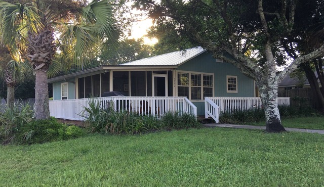 "The Nest" Beach House in Mexico Beach w/Gulf views and only 100 steps to sand!