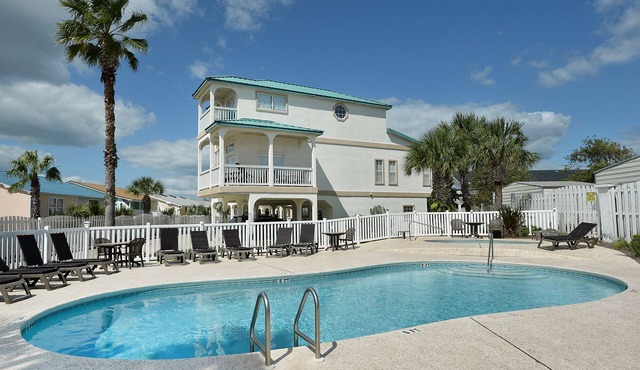 The Palms Studio, whirlpool, pool