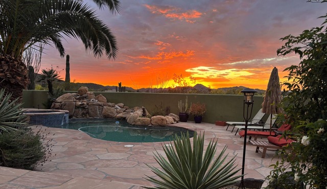 THE PERFECT HOME: THE BEST! Private,Immaculate,Pool/Spa,Views,Easy walk to Town!