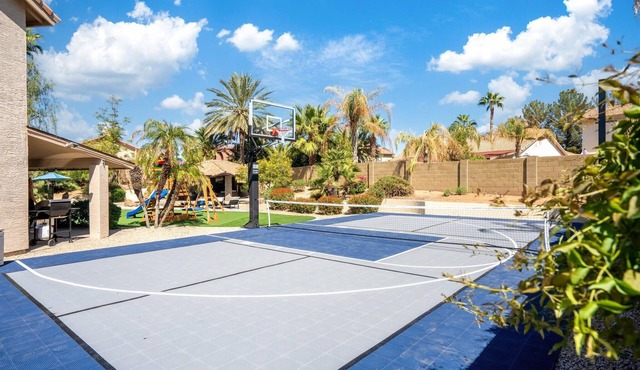 The Pickle & Palm: Pool, Spa, Pickleball, Playset