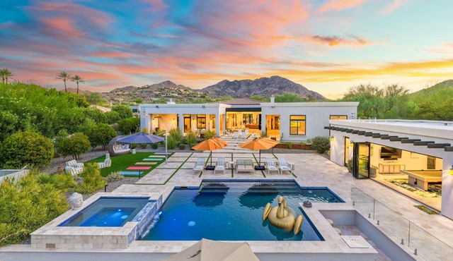 The Private Paradise Valley Luxe Estate- Casita, Heated Pool, Hot Tub, Views
