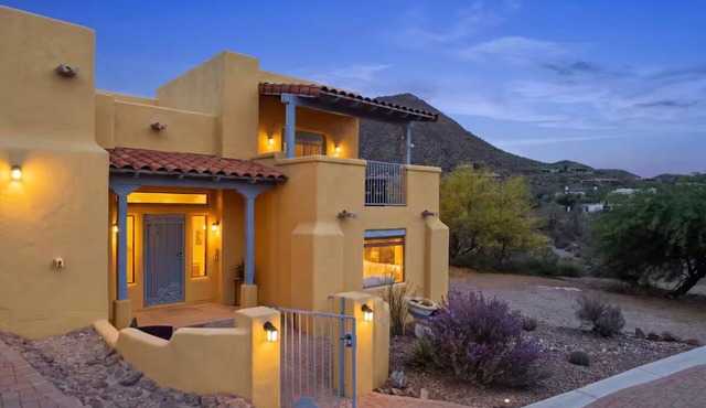 The Saguaro House - Spacious Tucson Getaway - 4 Beds - Mountain Views - Sleeps 8