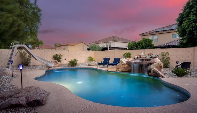 The Sunshine House – Heated Pool / Grill