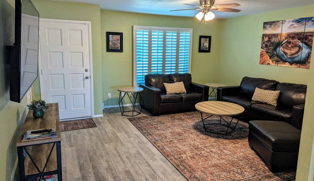 Townhome steps to park & lake w/big patio, no stairs