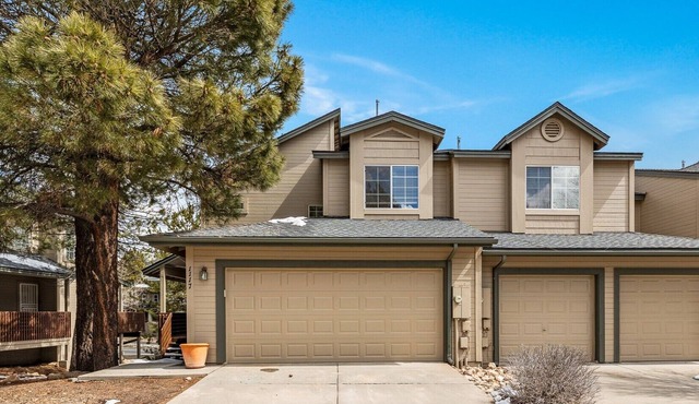 Townhouse in Flagstaff- 3 bedrooms-4 beds-2 baths w/Master on Main level & AC