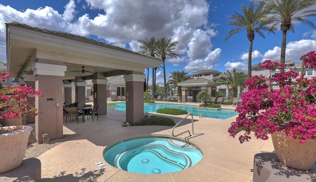 Trails and Tees - Kierland Resort Condo with Heated Pool, Hot Tub & Fitness