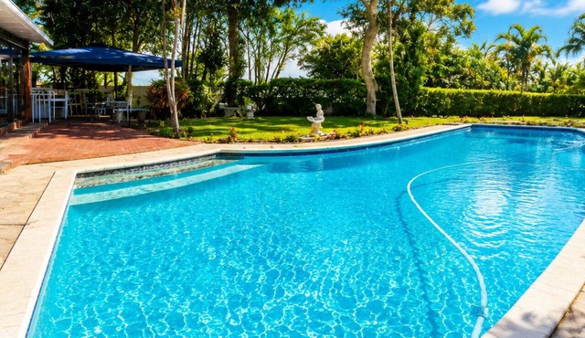 Tranquil Studio Retreat with Pool and Garden in eThekwini