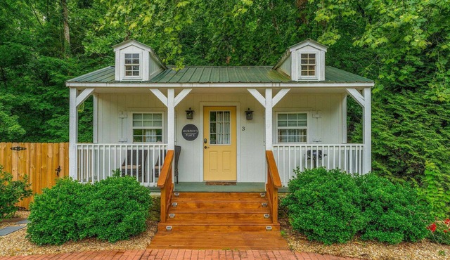 Tranquil Woodland Cottage | Romantic Stay for Two | Pool Access