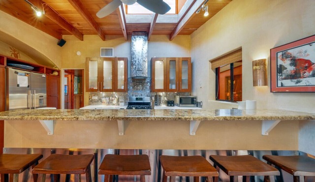 Unique Home/Yoga/4 Acres/Private/5 BR 2 BA