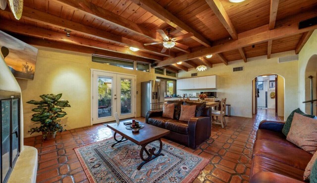 Unique Property/Patio/Kitchenette/2 BR 1 BA