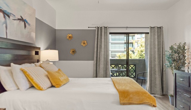 Urban Cosmopolitan Suite | Upgraded | ShoppingDist
