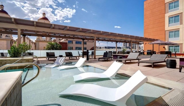 Urban Oasis: 2 Pet-friendly Units, Parking! Close to Tucson Botanical Garden