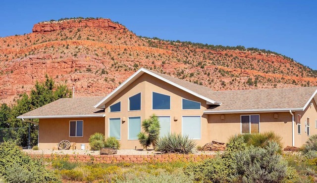 Vacation Home w/red rock views, Near Zion & Bryce