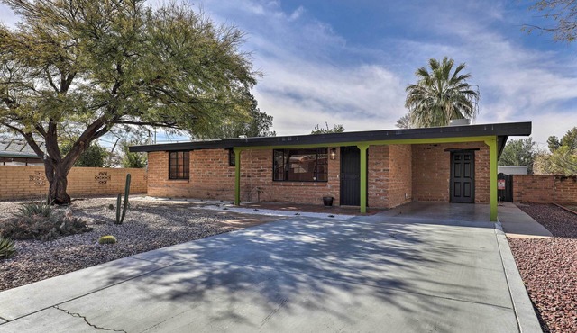 Vibrant Tucson Home: Pool, Hot Tub & Fire Pit