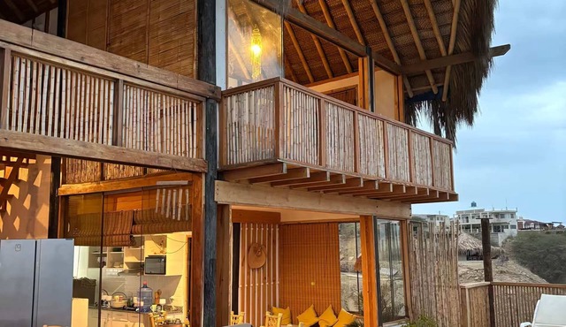 w Beachside 8BR Villa in Punta Veleros