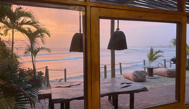 w Beachview 4BR w Terrace in La Libertad
