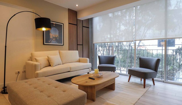 w* | Charming 2BR with Balcony in Miraflores