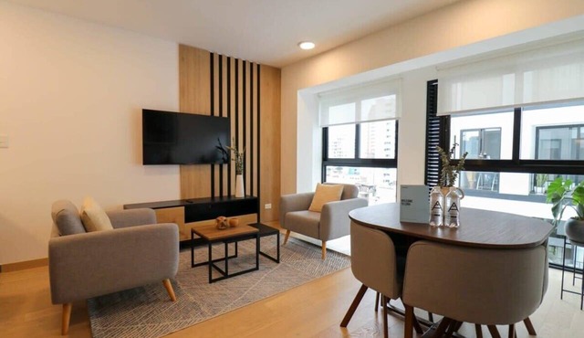 w* | Executive 1BR Duplex in Miraflores