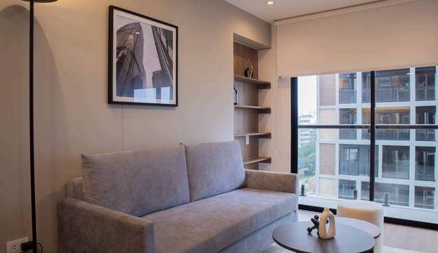 w* | Majestic 1BR w/Balcony in Miraflores
