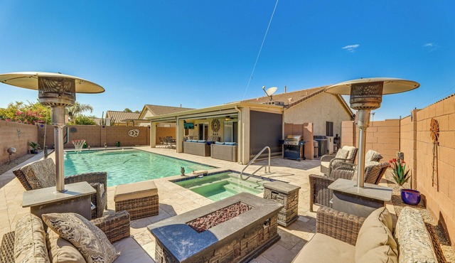 Walk to Golf Course: Queen Creek Oasis w/Fire Pit