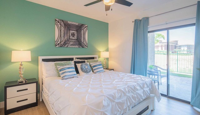 Walk to Kierland Golf! Remodeled 2BR Luxury Suite