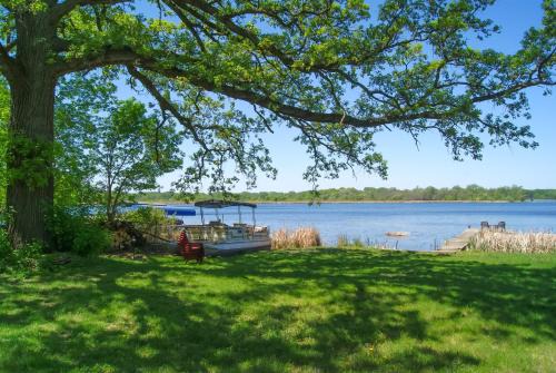 Waterfront Eagle Lake Home w/Yard & Deck