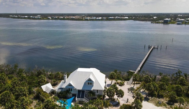 Waterfront Retreat: Fish, Kayak,Paddleboard on Property +Pool/Spa-Heat available
