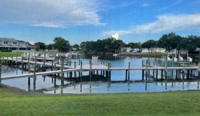 Waterview comfortable condo with water access to the gulf and springs