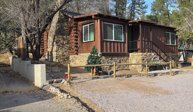 Welcome to The Hitching Post — Historic Prescott Retreat