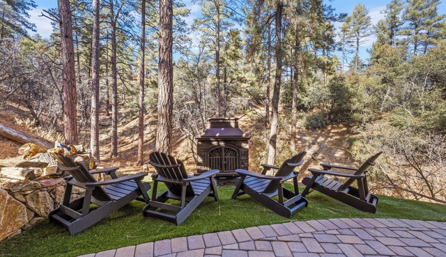 Welcome to your perfect forest retreat!