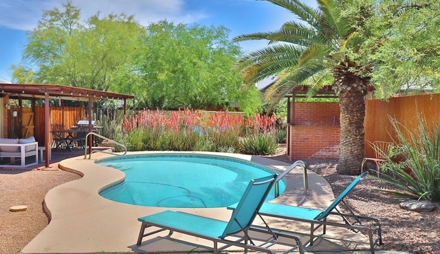 Welcoming 3-bedroom, 2-bathroom Retreat with Pool Nestled In the Heart of the City.