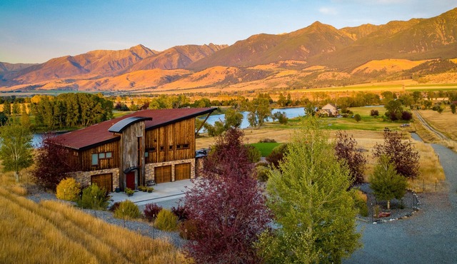 Yellowstone Beach Club · VIP living on Yellowstone - private beach & hot tub