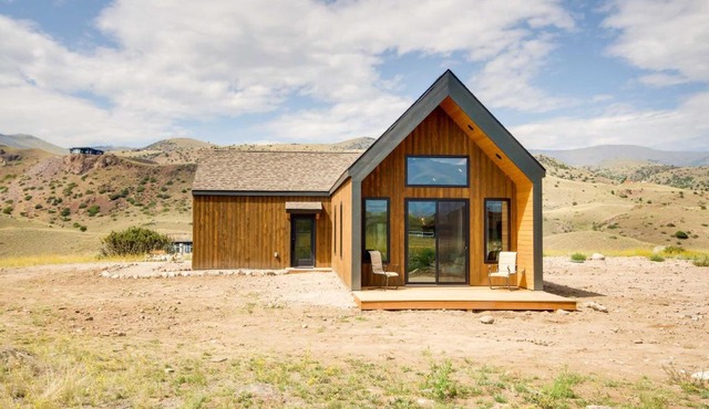 Yellowstone Prairie Retreat: 360 Mountain Views!